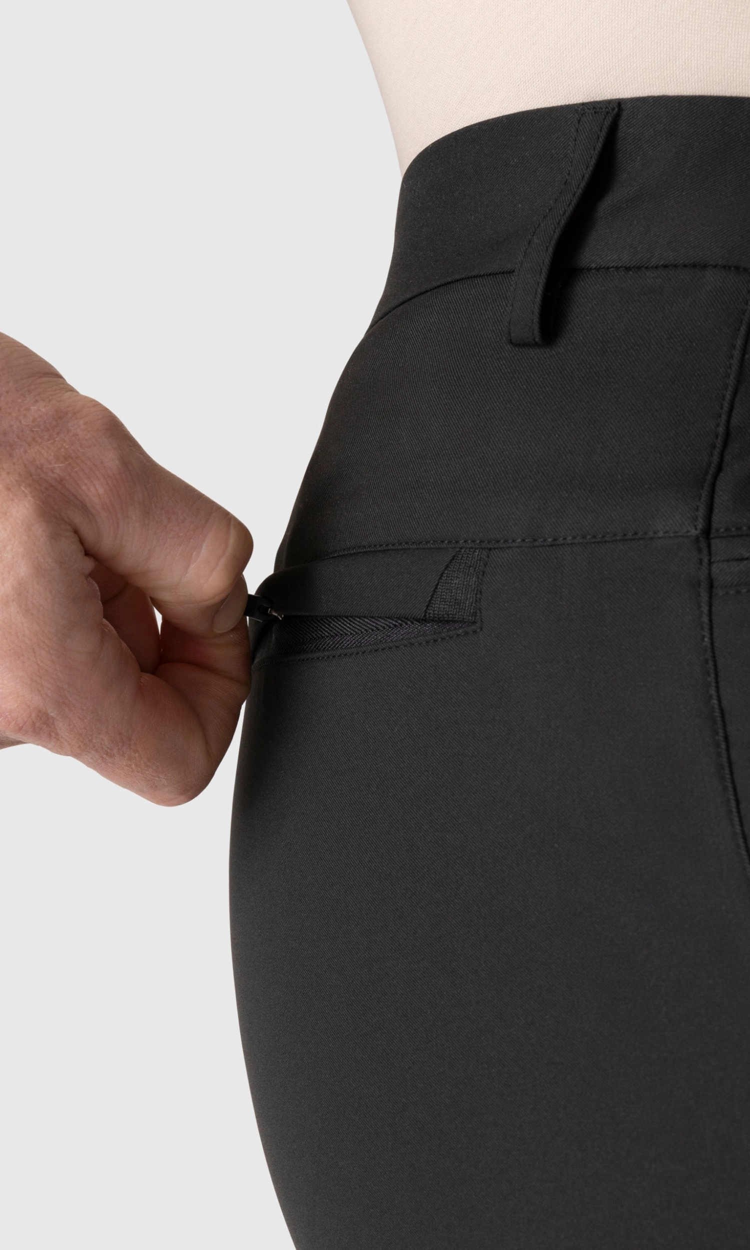 Jetsetter Tech Pant Slim Fit in True Black