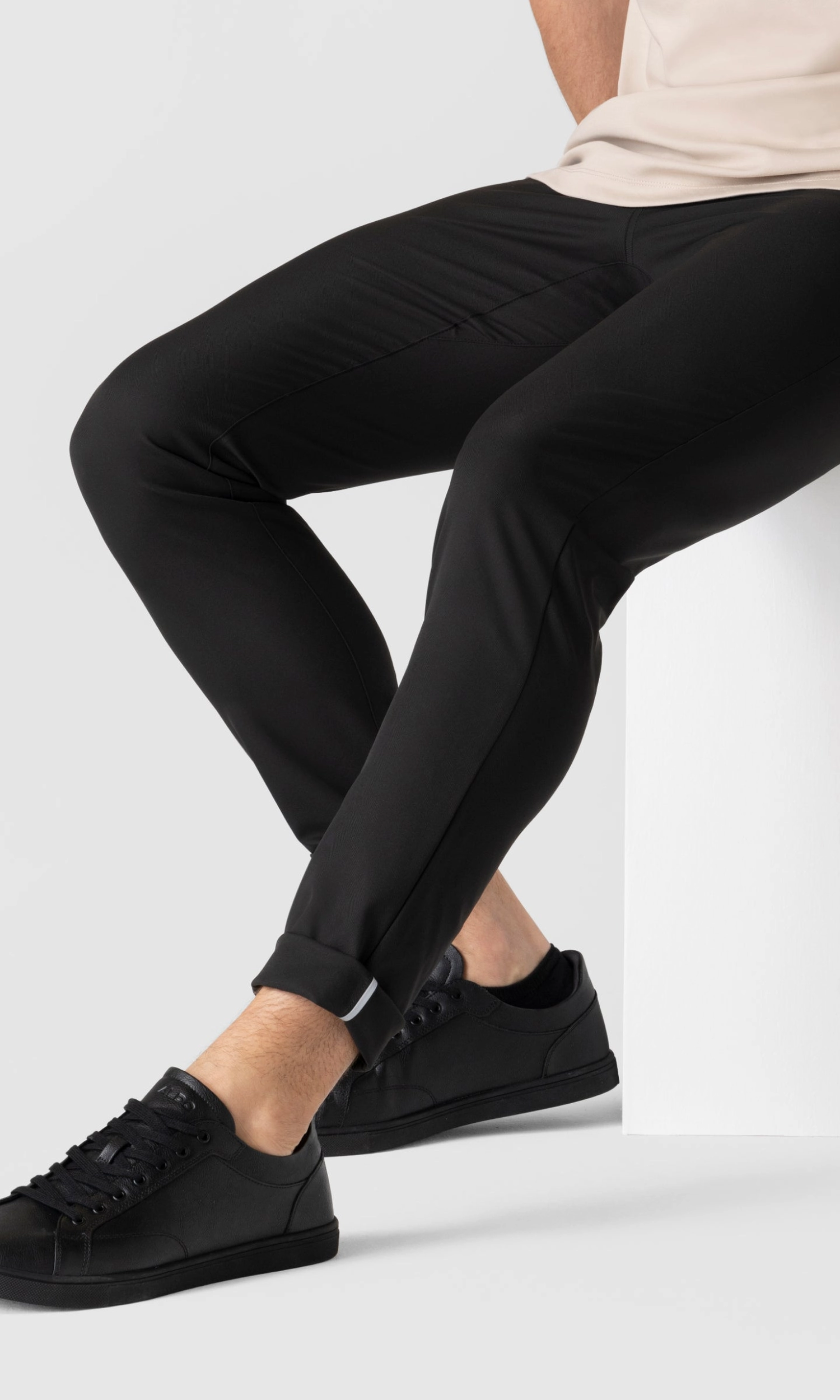 Jetsetter Tech Pant Slim Fit in True Black