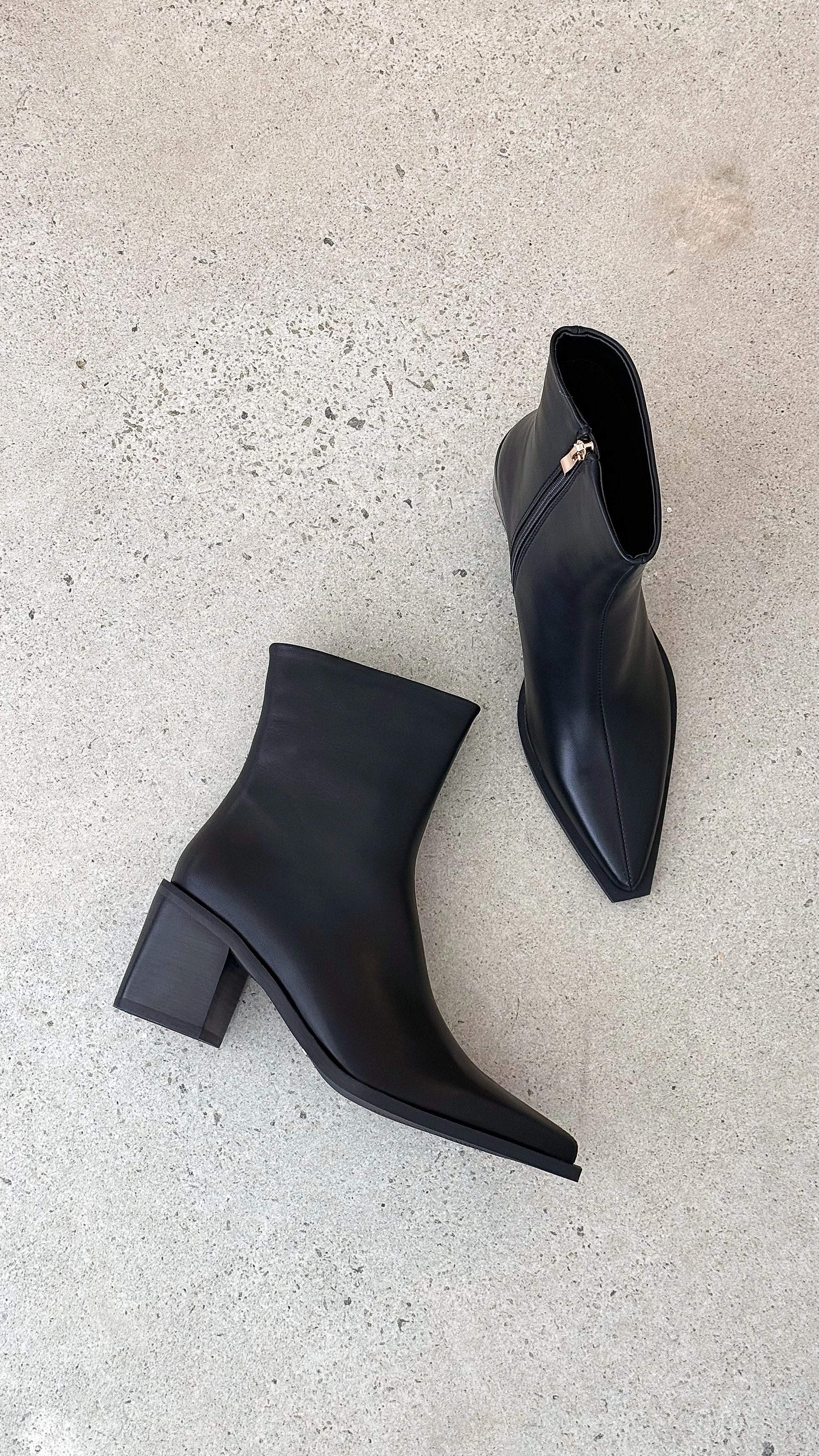 Leanora Boots - Black