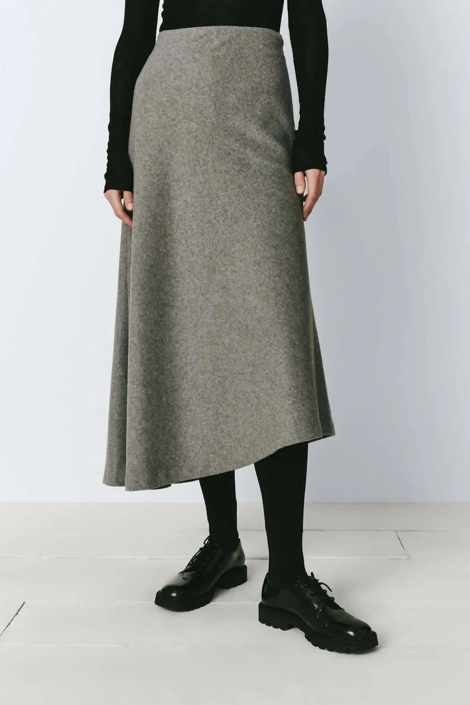 Lonide Asymmetrical Midi Skirt In Grey