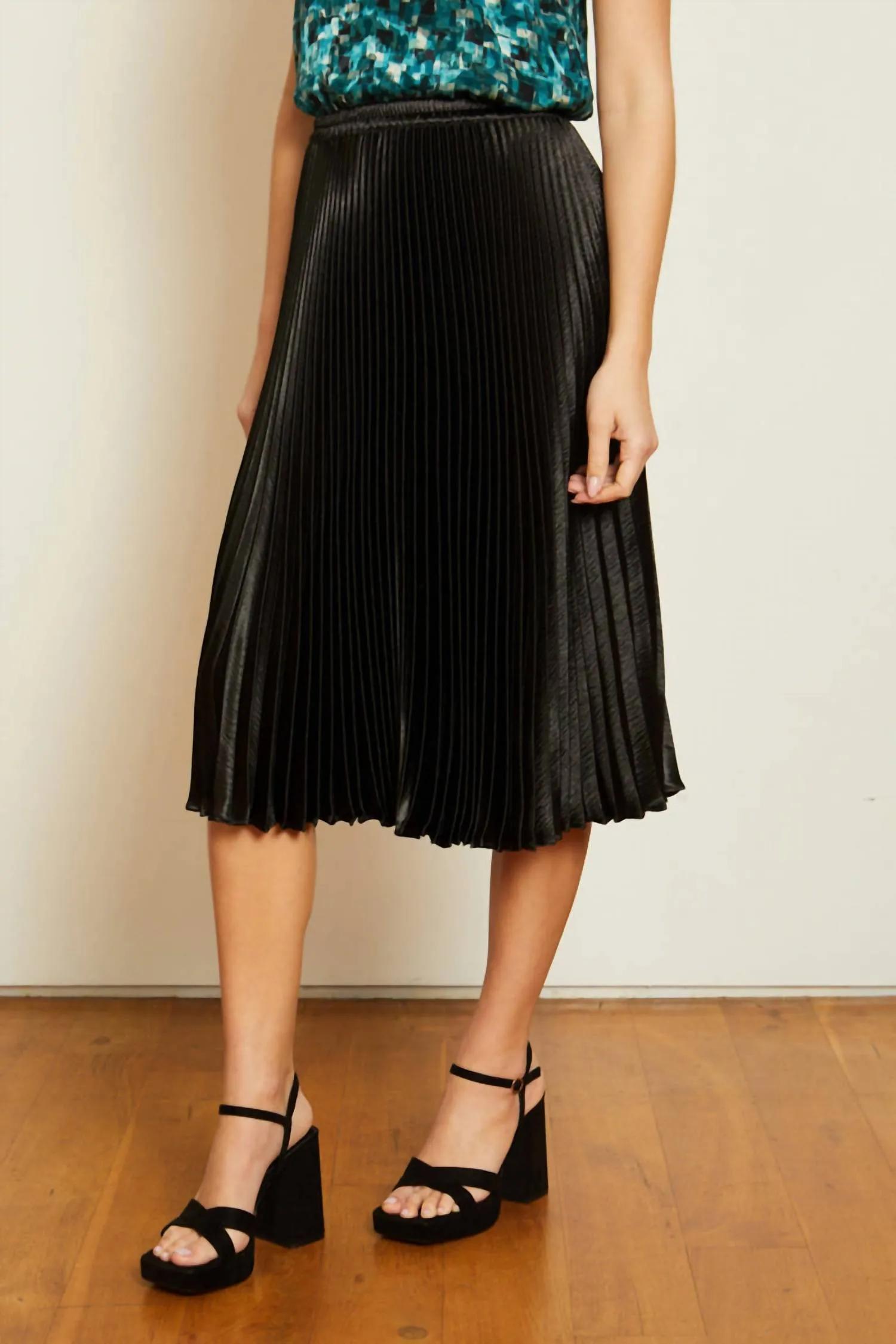 Mia Skirt In Black Shiny Woven