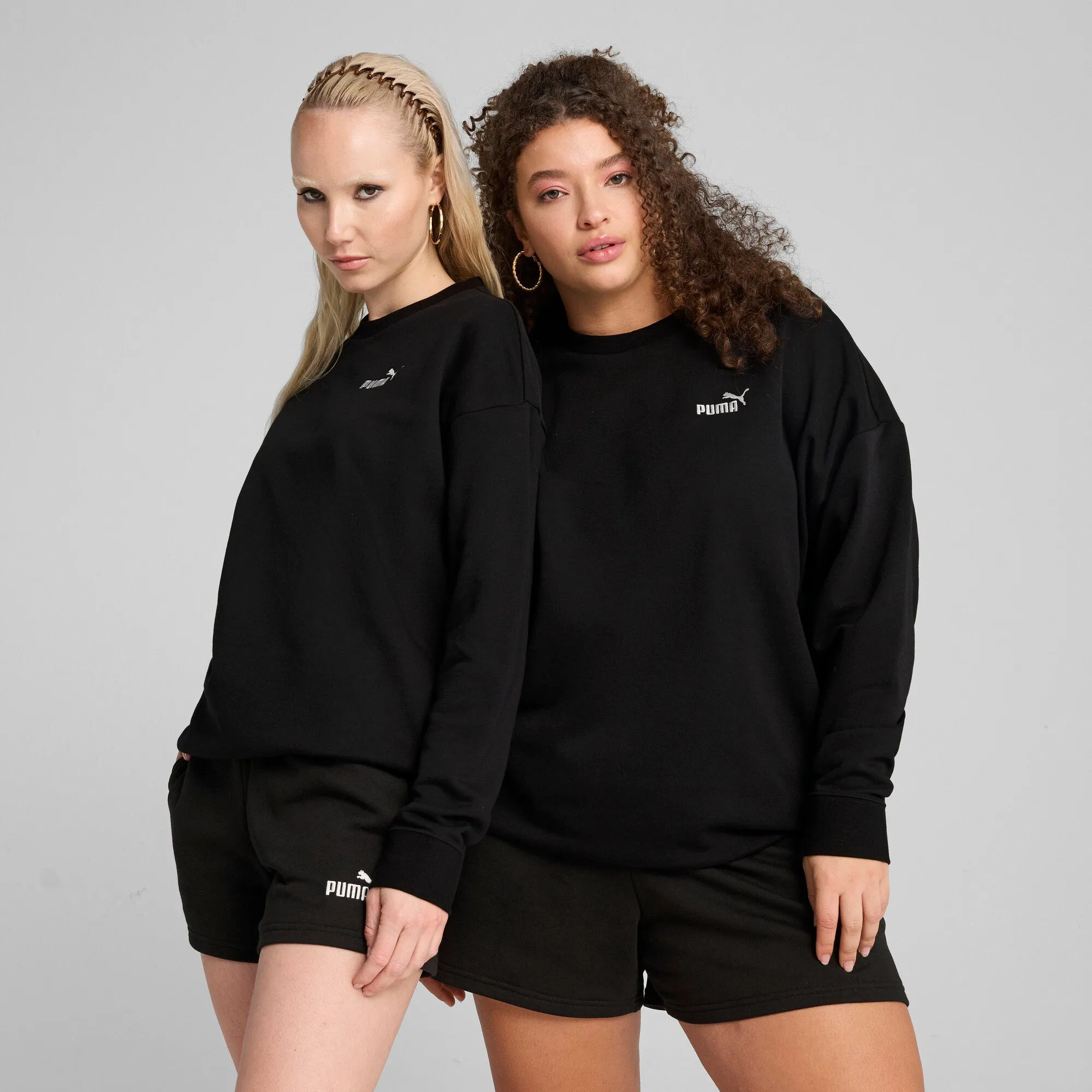 PUMA Women's Essentials Small No. 1 Logo Relaxed Crew Sweater