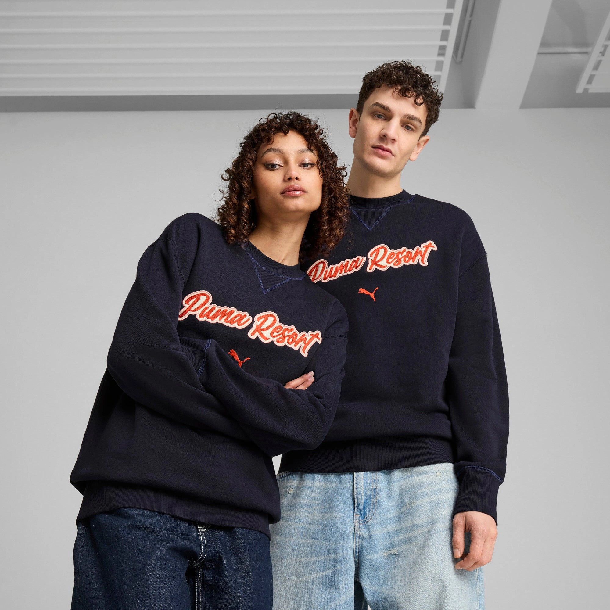 PUMA Men's PREMIUM ESSENTIALS Relaxed Graphic Crew