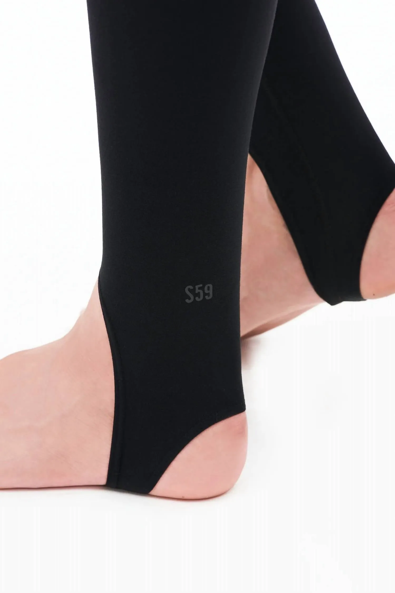River High Waist Airweight Stirrup Leggings In Black