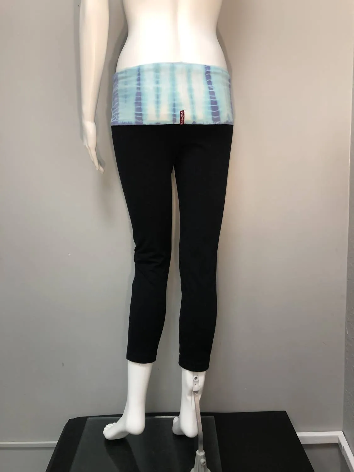 Women's Roll Down Tie-Dye Waist Crop Leggings In Black / Blue Tie-Dye